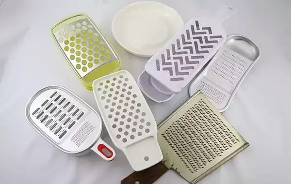 「大根おろし器はどのタイプがいいのか　7つのタイプを検証した」の画像