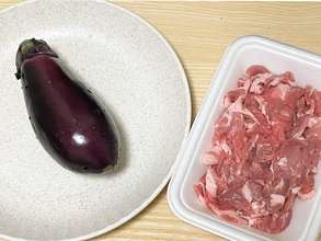 ナスを丸ごとレンチン 肉を挟むだけのレシピに「ジューシー」「弁当のおかずにも」