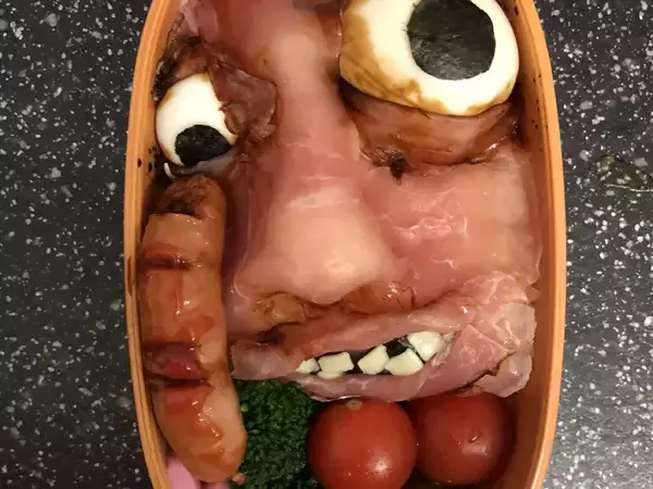 料理人のパパがキャラ弁に挑戦！　愛情を詰め込みすぎた『衝撃のビジュアル』に爆笑
