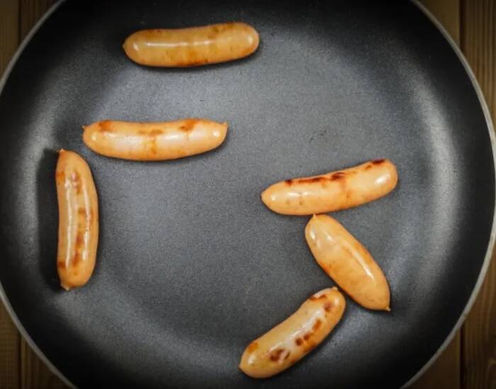 余ったソーセージを冷凍する前に切り込みを！　焼き上がりに「驚いた」「今夜はコレ」【調理テク4選】