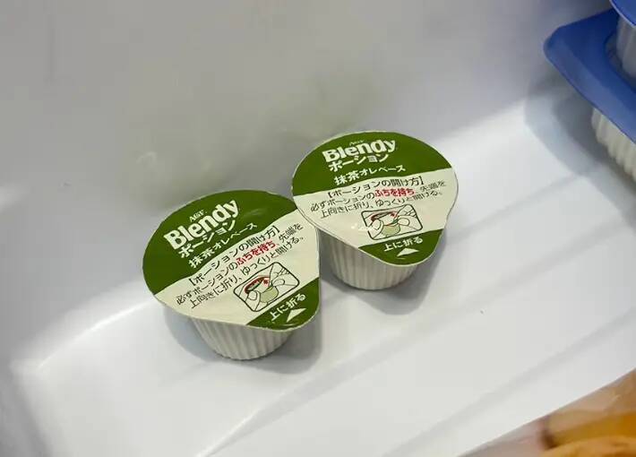 蓋を開けずに『丸ごと』凍らせて！　氷代わりに作ったものに「飲み物が最後までおいしい！」