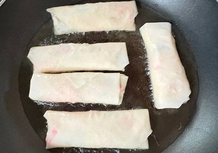 千切りキャベツを湯通しして？　春巻き“たこ焼き風”アレンジ【作り方】