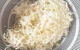 「千切りキャベツを湯通しして？　春巻き“たこ焼き風”アレンジ【作り方】」の画像2