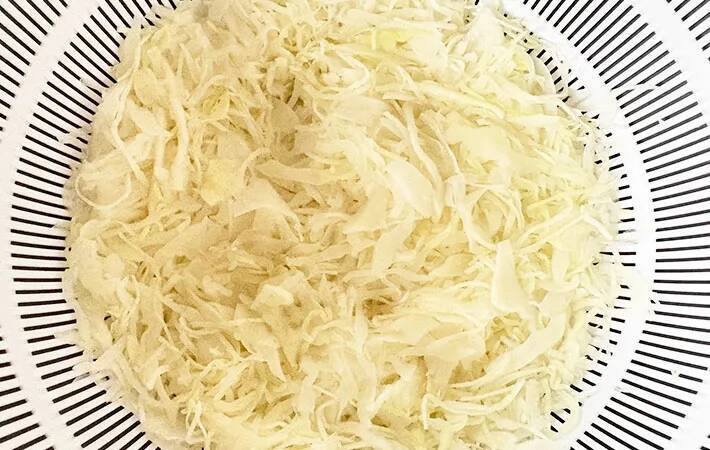 千切りキャベツを湯通しして？　春巻き“たこ焼き風”アレンジ【作り方】