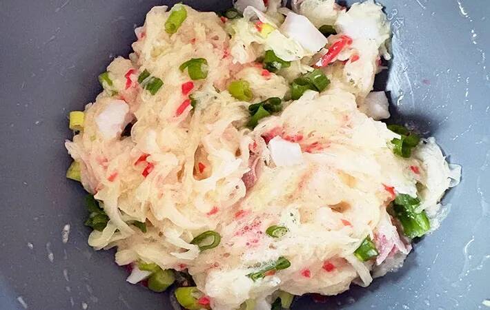 千切りキャベツを湯通しして？　春巻き“たこ焼き風”アレンジ【作り方】