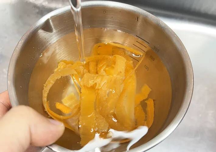 ニンジンの皮、まだ捨ててる？　ほったらかし30分で『立派なおかず』になる簡単レシピ