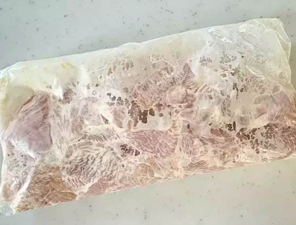 「安い鶏むね肉に『大さじ2杯』プラスして揚げ焼き　食べた家族が「から揚げより好きかも！」」の画像