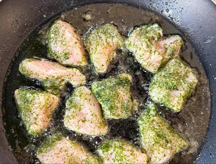 安い鶏むね肉に『大さじ2杯』プラスして揚げ焼き　食べた家族が「から揚げより好きかも！」