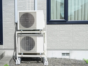 空き巣犯は、なぜ室外機を見ている？　すぐできる夏の防犯対策がこちら