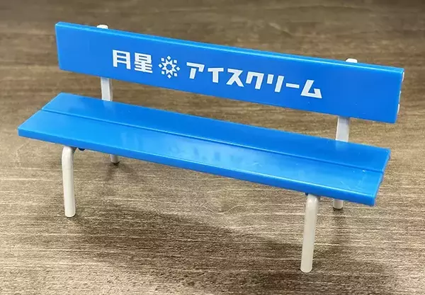 「100均で買った『ミニチュア　カラーベンチ』　デスクに置くと…？【活用法3選】」の画像