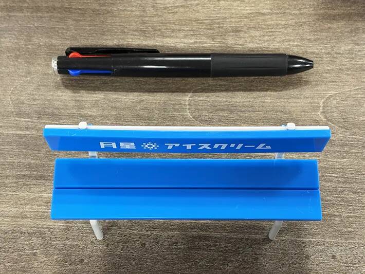 100均で買った『ミニチュア　カラーベンチ』　デスクに置くと…？【活用法3選】