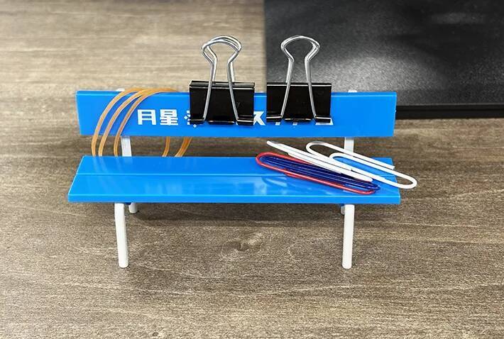 100均で買った『ミニチュア　カラーベンチ』　デスクに置くと…？【活用法3選】