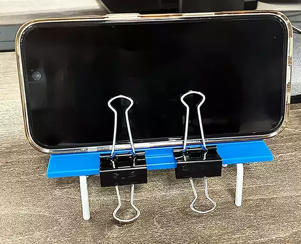 「100均で買った『ミニチュア　カラーベンチ』　デスクに置くと…？【活用法3選】」の画像