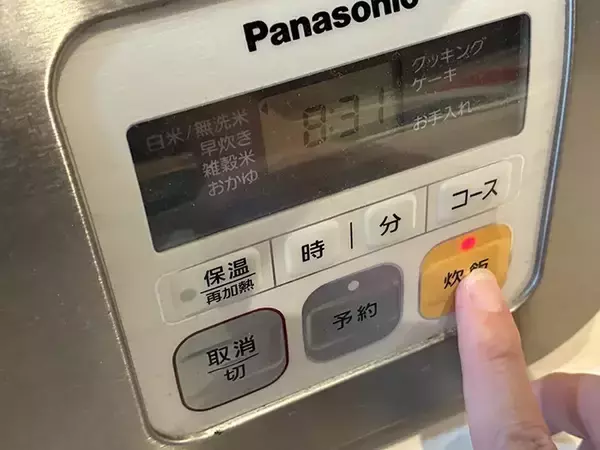 「ごま油1杯を入れて炊いたら？　簡単な工夫で、ご飯の仕上がりが劇的に変わる！」の画像