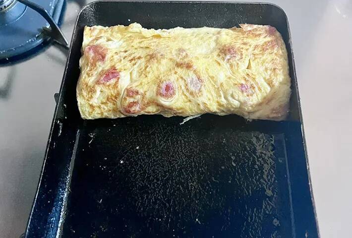 玉子焼きに『5個』入れてみて！　ほどよい酸味が出て「夫に好評」「断面もあざやか」
