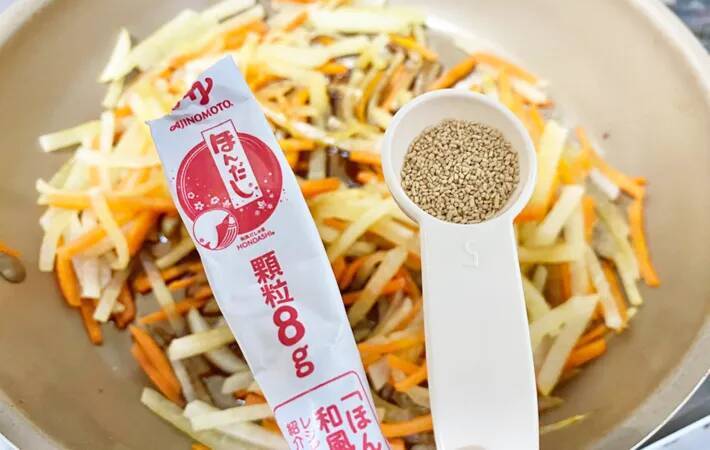 ゴボウは使わない！新感覚の『きんぴら』に「ご飯のお供にぴったり」【作り置きレシピ】