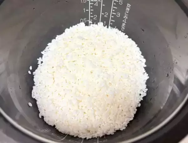「「息子が大絶賛」「おかわり止まらん」　新ジャガイモを炊飯器に入れて…？」の画像