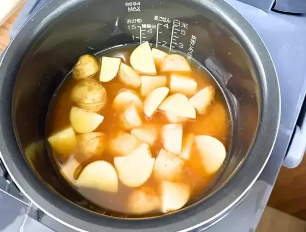 「「息子が大絶賛」「おかわり止まらん」　新ジャガイモを炊飯器に入れて…？」の画像