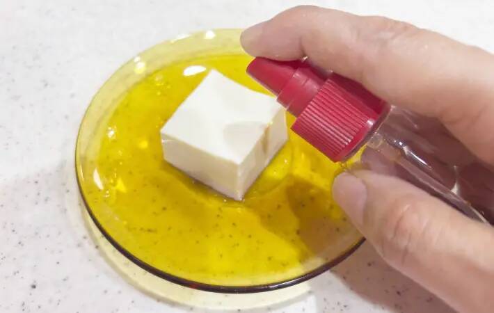 醤油だけじゃもったいない！　ダイソーの『醤油スプレー』に入れたのは…