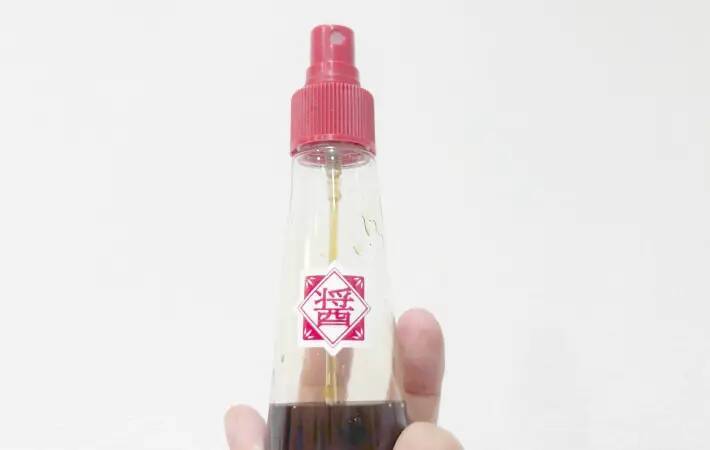 醤油だけじゃもったいない！　ダイソーの『醤油スプレー』に入れたのは…