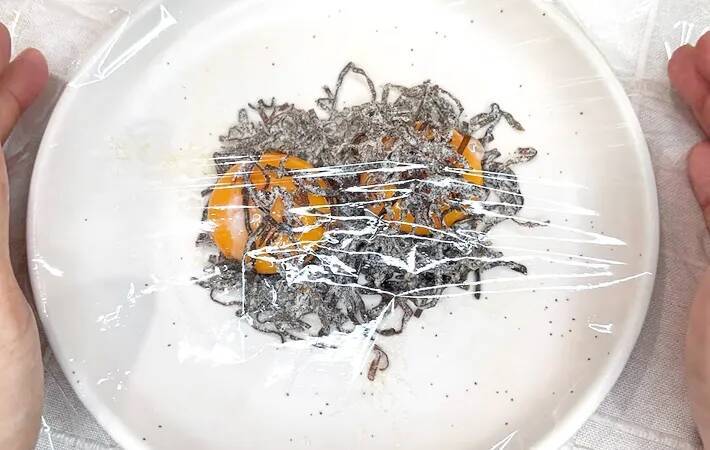 1日寝かせるだけ！　塩昆布と卵で作るレシピに「めっちゃ簡単」「ご飯が進む」