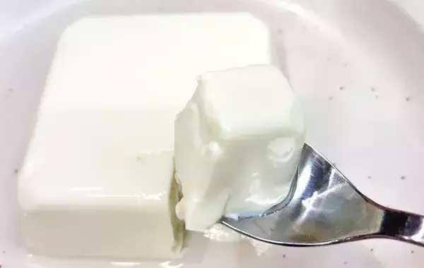 「豆腐はパックを開けずに…　失敗しない調理法に「その手があったか！」【調理テク】」の画像