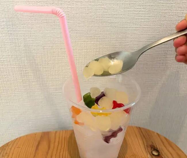 『三ツ矢サイダー』はそのまま飲みません　氷の代わりに入れたのは？