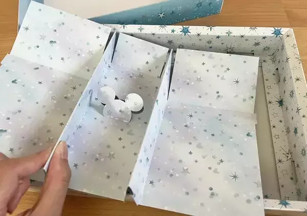 「ディズニーの空き箱、中の「仕切り」はそのままに！　玄関やトイレで役立つ便利な活用術」の画像