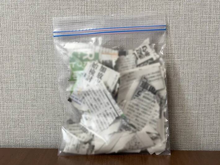 濡らした新聞紙を袋に入れて凍らせるだけ！　夏に役立つ活用法が、こちら