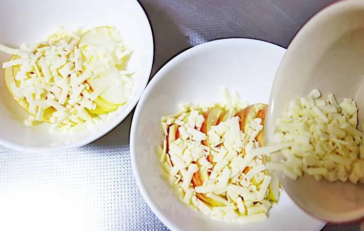 リンゴをスライスして…？　できた簡単つまみに「子供が大喜び」「材料3つだけ！」