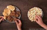 「食べかけのポテトチップス、輪ゴムで結んだ『後』に？　カルビーが“保管の正解”を教える」の画像2