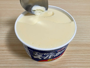 アイスがカチコチに固まらない裏ワザ？　『ジッパー袋に入れて保存』を検証