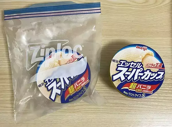 「アイスがカチコチに固まらない裏ワザ？　『ジッパー袋に入れて保存』を検証」の画像
