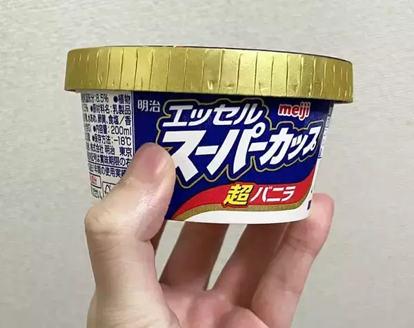 「アイスがカチコチに固まらない裏ワザ？　『ジッパー袋に入れて保存』を検証」の画像