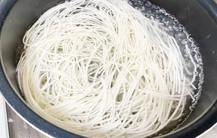 卵液に『1束』混ぜてみて！　モチモチ食感のオムレツに「息子の箸が止まらない」