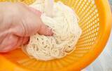 「卵液に『1束』混ぜてみて！　モチモチ食感のオムレツに「息子の箸が止まらない」」の画像3