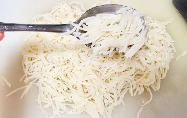 卵液に『1束』混ぜてみて！　モチモチ食感のオムレツに「息子の箸が止まらない」