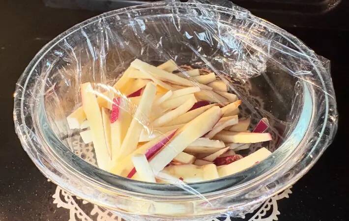 サツマイモを細切りにして…　10分で作れる簡単副菜に「甘さが引きたった」【作り置きレシピ】