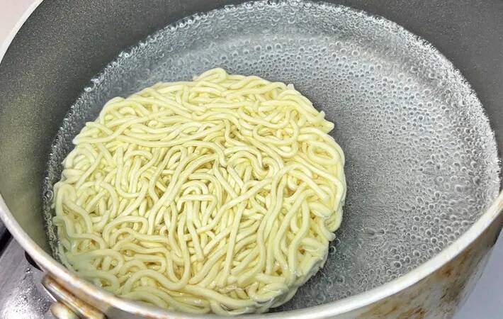 インスタントラーメンに『小さじ4分の1』加えるだけ！　味の変化に「コクと深みが出た！」