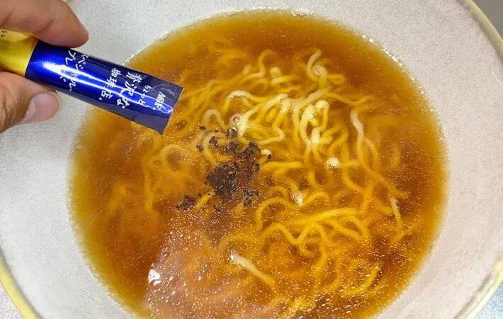 インスタントラーメンに『小さじ4分の1』加えるだけ！　味の変化に「コクと深みが出た！」