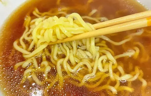 「インスタントラーメンに『小さじ4分の1』加えるだけ！　味の変化に「コクと深みが出た！」」の画像