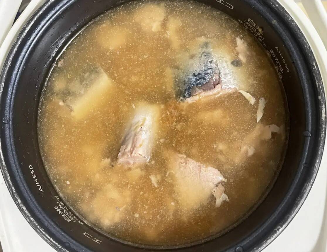 米2合に1瓶ドーンとかけて　炊き込みご飯のレシピに「コリコリ食感がクセになる」「おにぎりにもいい」