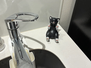 ダイソーの『動物ホルダー』を置くだけで？　キッチンの悩みが解決する活用術【3選】