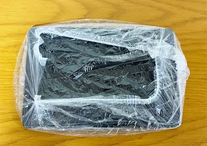 余ってるシャワーキャップは『雨対策』で便利！　保護カバーとして使うアイディア