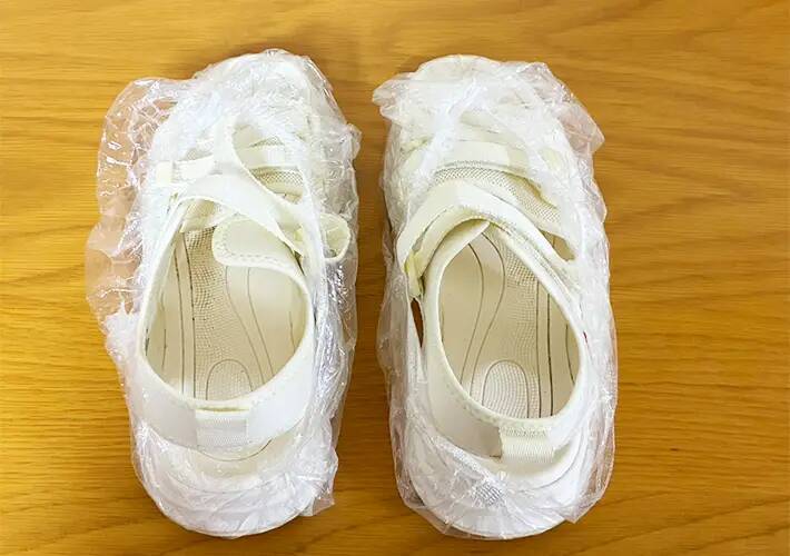 余ってるシャワーキャップは『雨対策』で便利！　保護カバーとして使うアイディア