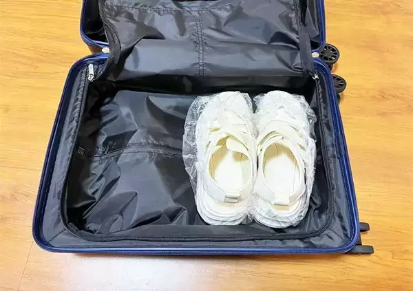 「余ってるシャワーキャップは『雨対策』で便利！　保護カバーとして使うアイディア」の画像
