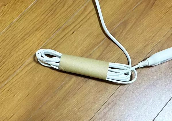 「トイレットペーパーの芯、捨てずに活用する『裏ワザ』　穴に通したのが…」の画像