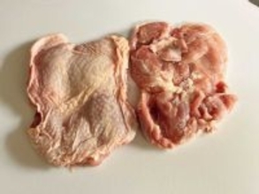 鶏モモ肉、皮面に塩をかけないほうがいいのか　焼き比べをしてみると？