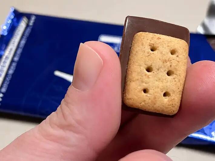 「日本人は当たり前に食べてるの？」　アメリカ人がコンビニで何度もリピートするチョコ菓子3選！