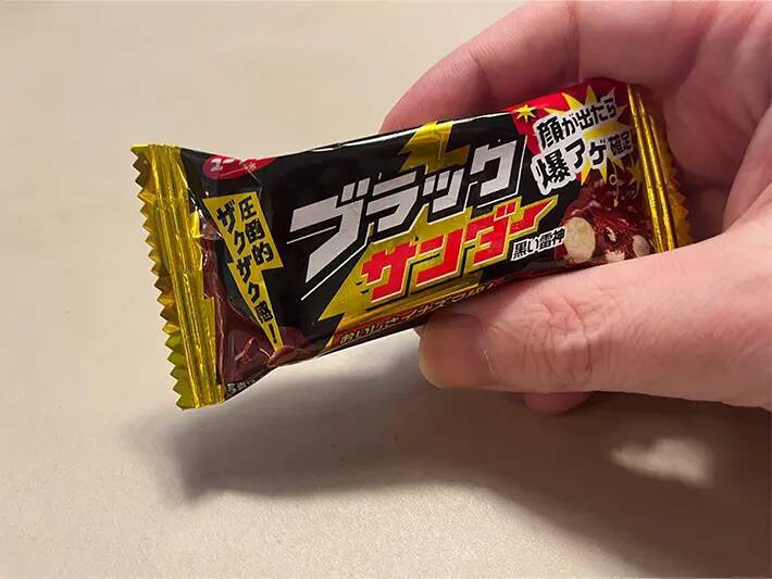 「日本人は当たり前に食べてるの？」　アメリカ人がコンビニで何度もリピートするチョコ菓子3選！